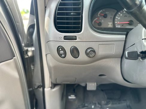 Used 2002 Toyota Sequoia Limited AWD/4WD image 30