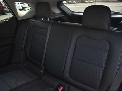 Used 2025 Chevrolet Trax LT image 17