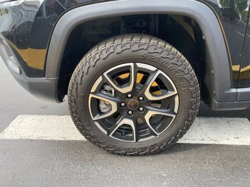 Used 2025 Jeep Compass Trailhawk image 12