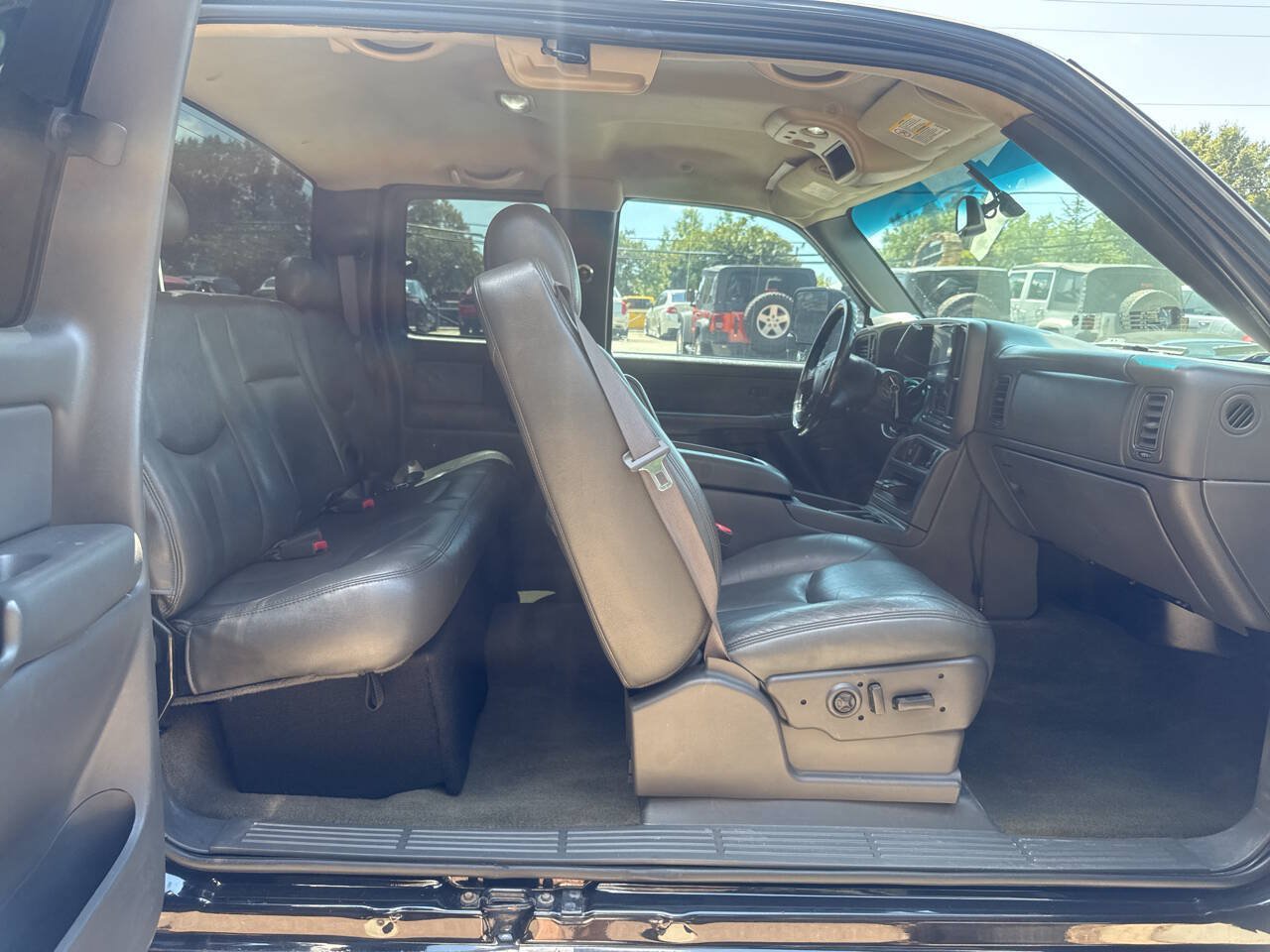Used 2003 GMC Sierra 2500 SLT w/ SLT Preferred Equipment Group AWD/4WD image 14