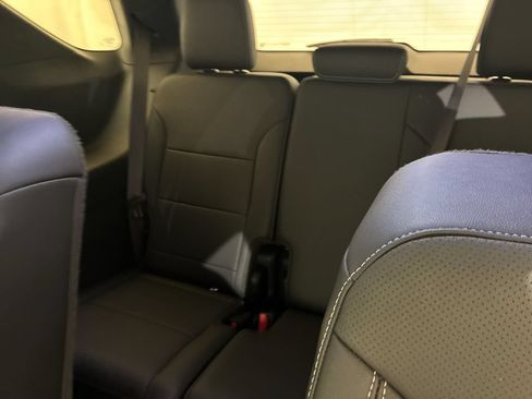 Used 2024 Chevrolet Traverse LT FWD image 13