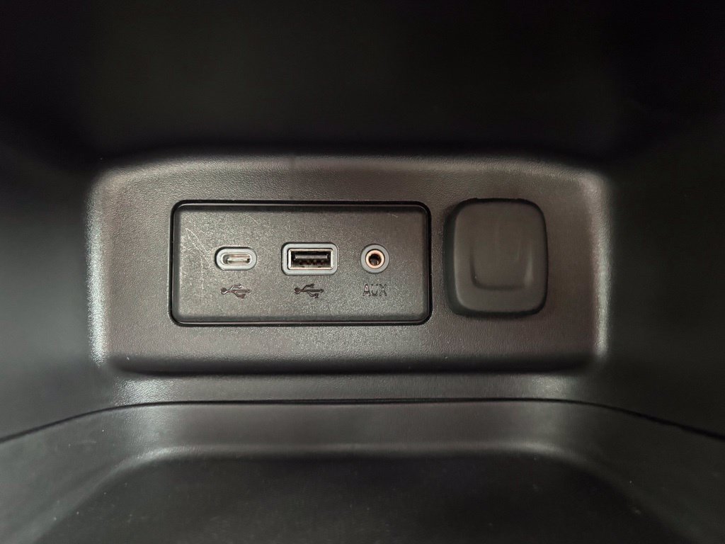 Used 2024 Chevrolet Equinox LT w/ LPO, Floor Liner Package FWD image 23