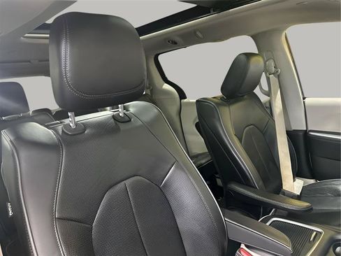 Used 2019 Chrysler Pacifica Limited FWD image 22