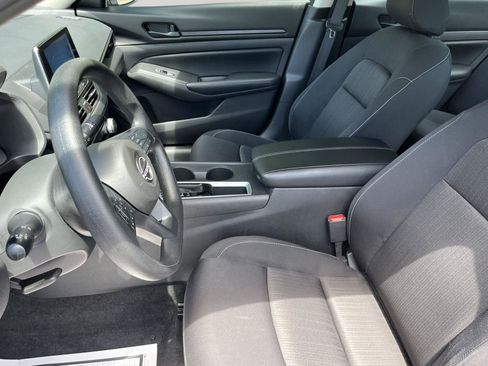 Used 2025 Nissan Altima 2.5 S FWD image 19