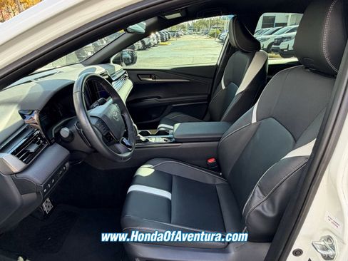 Used 2025 Toyota Camry SE w/ Convenience Package FWD image 7