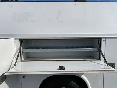 Used 2006 Ford E-350 and Econoline 350 Super Duty RWD image 27