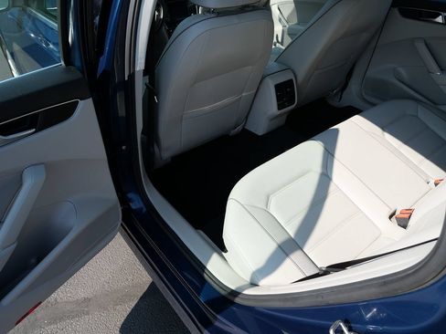 Used 2018 Volkswagen Passat 2.0T SE w/ SE Lighting Package FWD image 18