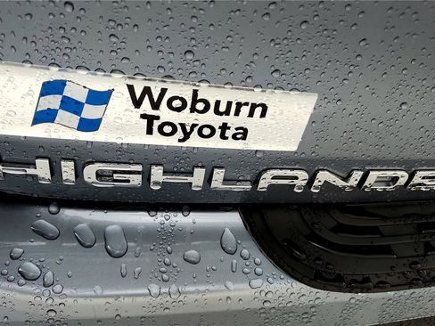 Used 2023 Toyota Highlander XLE image 30