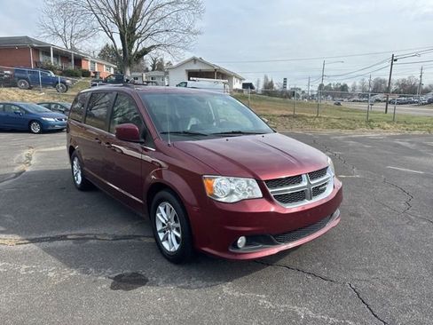 Used 2020 Dodge Grand Caravan SXT image 2