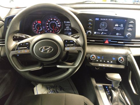 Used 2023 Hyundai Elantra SEL image 22