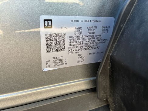 Used 2025 Chevrolet Trax LT image 28