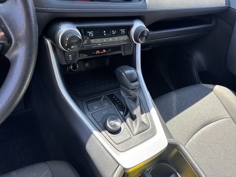 Used 2025 Toyota RAV4 XLE w/ Convenience Package image 30
