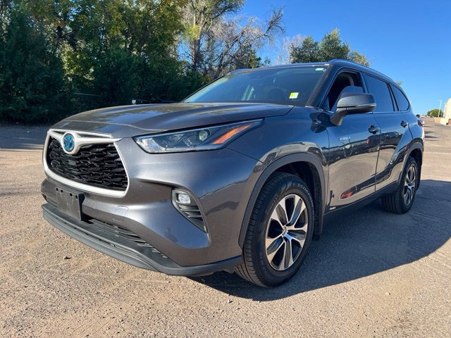 Used 2021 Toyota Highlander XLE AWD/4WD image 1