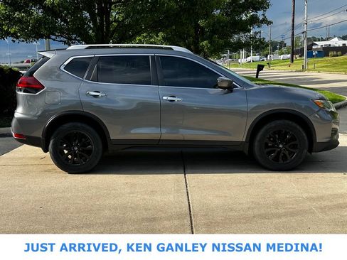 Used 2018 Nissan Rogue SV AWD/4WD image 2