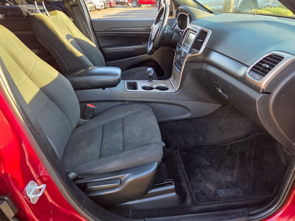 Used 2015 Jeep Grand Cherokee Laredo AWD/4WD image 19