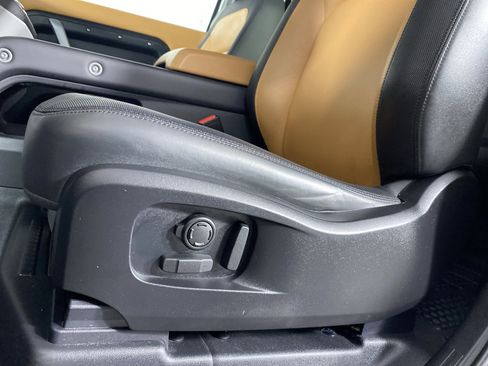 Used 2023 Land Rover Defender 90 X-Dynamic SE image 19