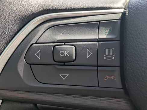 New 2025 Jeep Grand Cherokee Altitude image 21