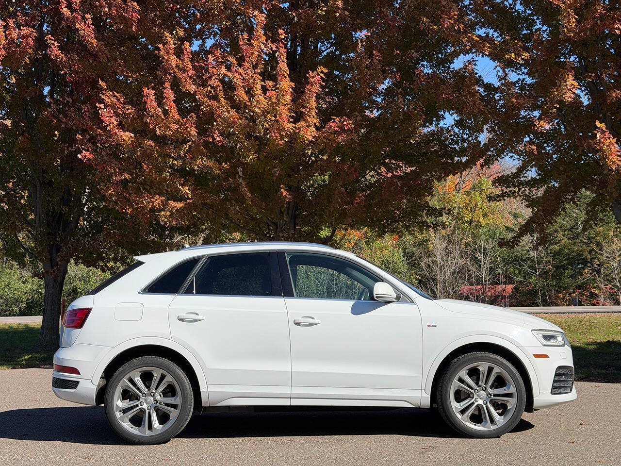 Used 2016 Audi Q3 2.0T Prestige AWD/4WD image 2