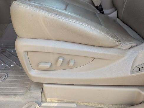 Used 2018 GMC Yukon SLT w/ Premium Edition image 15