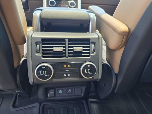 Used 2025 Land Rover Discovery Dynamic SE AWD/4WD image 19