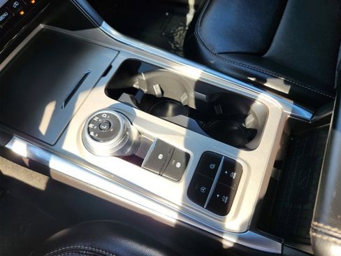 Used 2024 Ford Explorer Limited image 13