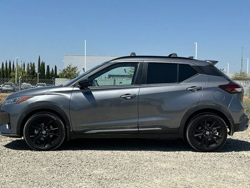 Used 2021 Nissan Kicks SR w/ Interior Electronics Package FWD image 6