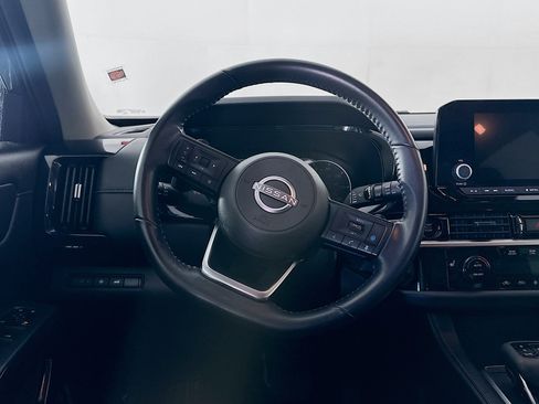 Used 2025 Nissan Pathfinder SV AWD/4WD image 18