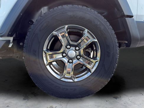 Used 2018 Jeep Wrangler Sport AWD/4WD image 10