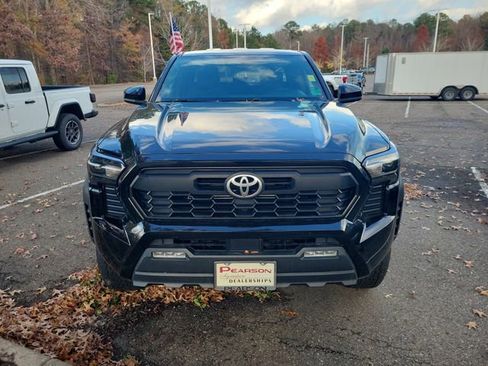 Used 2024 Toyota Tacoma TRD Off-Road image 9