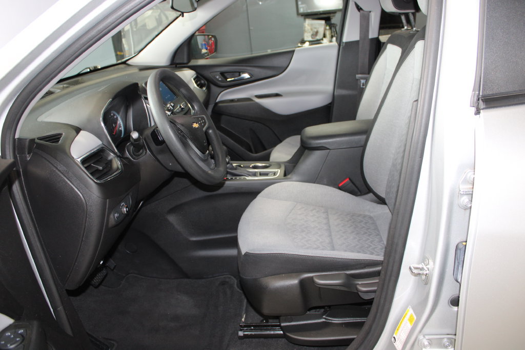 Used 2022 Chevrolet Equinox LS AWD/4WD image 7