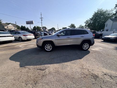 Used 2016 Jeep Cherokee Latitude AWD/4WD image 28