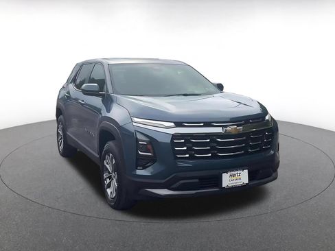 Used 2025 Chevrolet Equinox LT FWD image 3