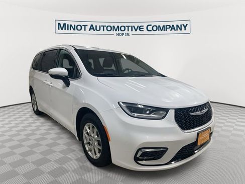 Certified 2023 Chrysler Pacifica Touring-L image 1