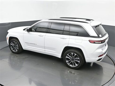 New 2025 Jeep Grand Cherokee Overland w/ Adv Protech Group III image 40