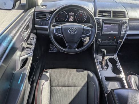 Used 2017 Toyota Camry SE image 12