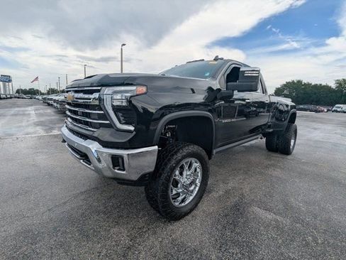 Used 2024 Chevrolet Silverado 3500 LTZ w/ LTZ Convenience Package AWD/4WD image 9