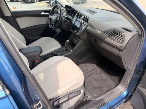 Used 2019 Volkswagen Tiguan SE w/ Panoramic Sunroof Package AWD/4WD image 18