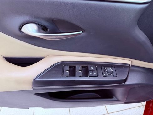 Used 2021 Lexus ES 350 w/ Accessory Package FWD image 18