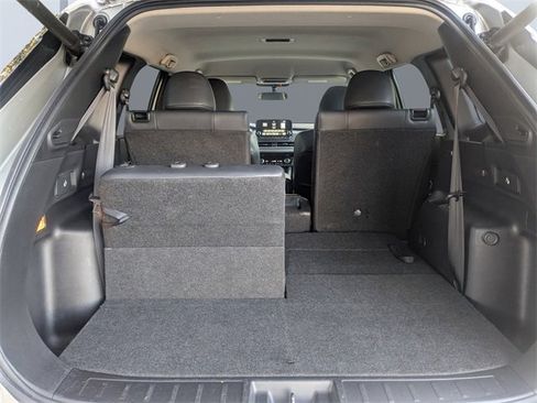 Used 2022 Mitsubishi Outlander SE image 12