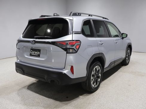 Used 2025 Subaru Forester Premium AWD/4WD image 2
