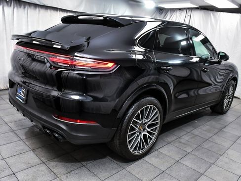 Used 2022 Porsche Cayenne Platinum Edition image 6