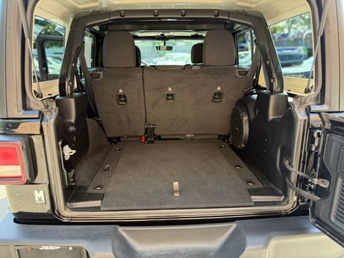 Used 2022 Jeep Wrangler Unlimited Sport AWD/4WD image 29