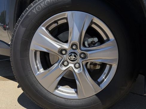 Used 2025 Toyota RAV4 LE AWD/4WD image 10