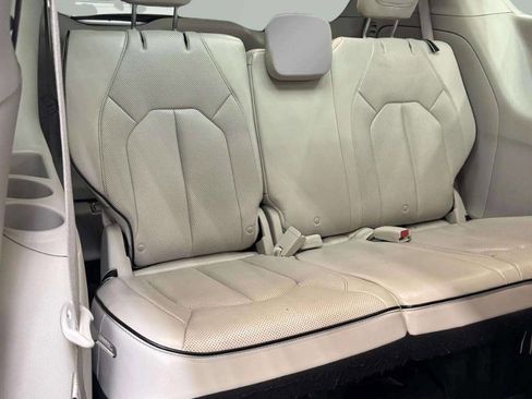 Used 2018 Chrysler Pacifica Limited w/ Advanced Safetytec Group image 9