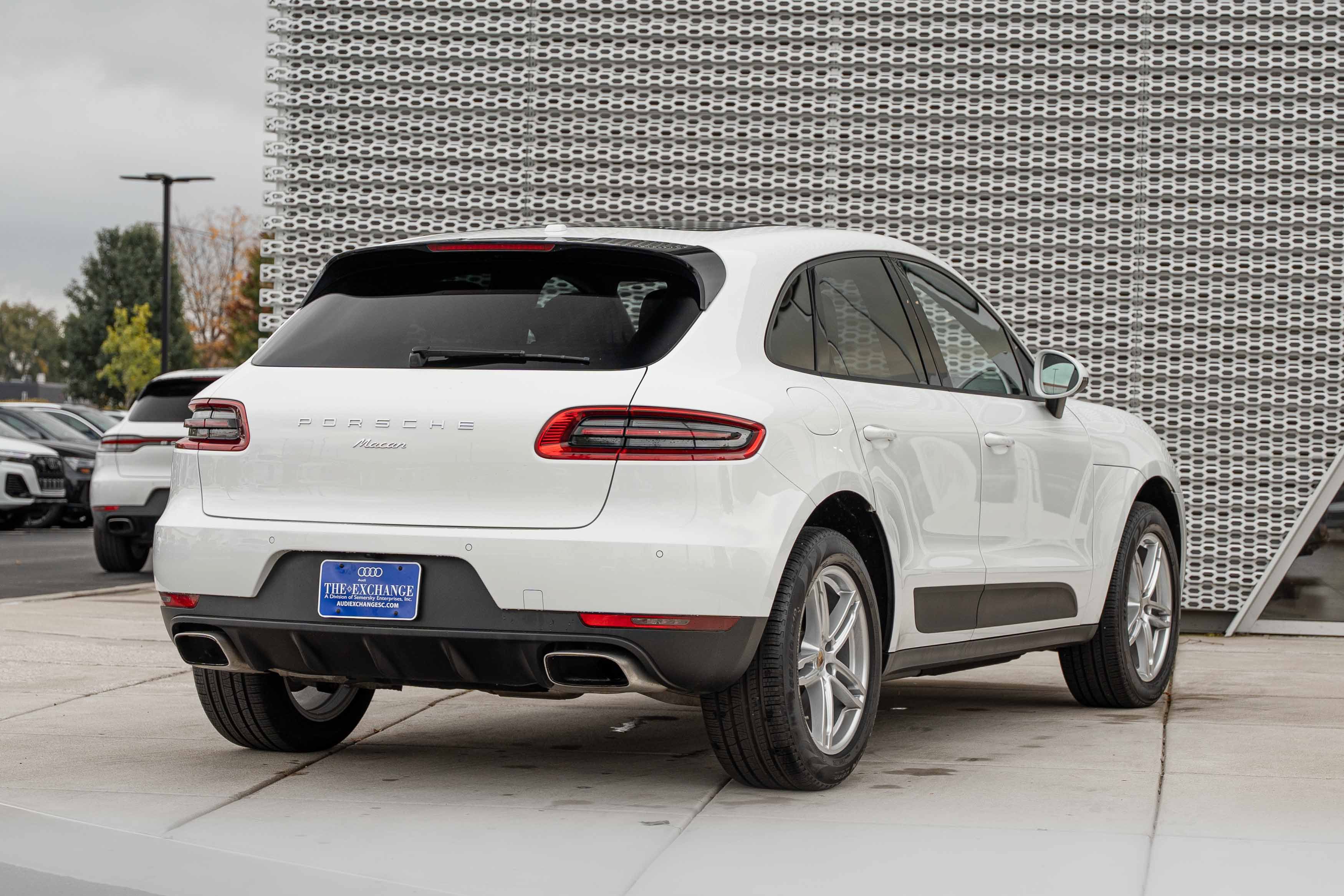 Used 2017 Porsche Macan AWD/4WD image 4