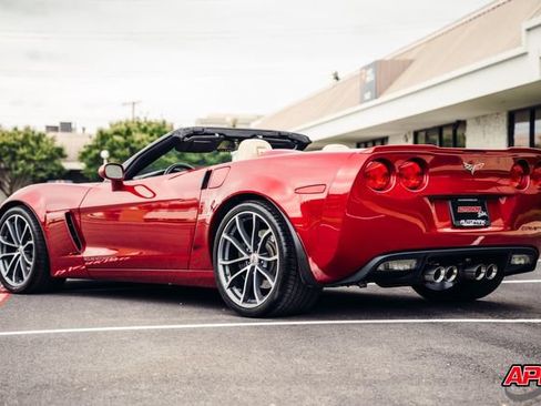 Used 2013 Chevrolet Corvette 427 w/ 1SB Preferred Equipment Group RWD image 8