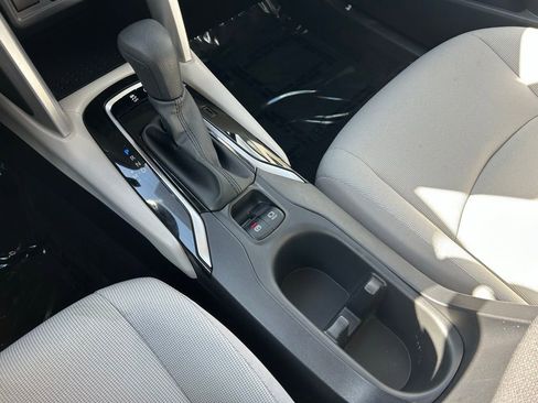 Certified 2025 Toyota Corolla Cross L image 20