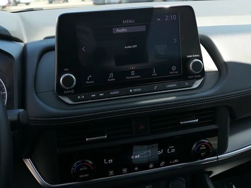 Used 2024 Nissan Rogue SV FWD image 18