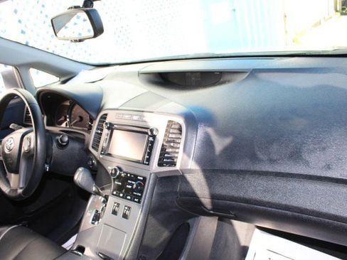 Used 2013 Toyota Venza XLE image 15