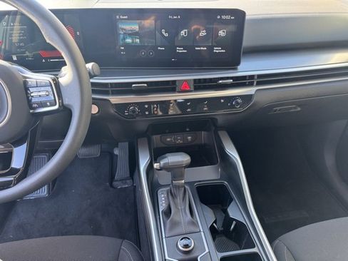 Certified 2025 Kia Sorento LX image 17